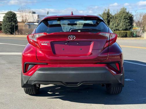 2018 Toyota C-HR XLE Sport Utility 4D
