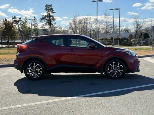 2018 Toyota C-HR XLE Sport Utility 4D