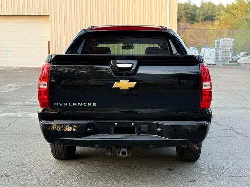 Black 2013 Chevrolet Avalanche LT