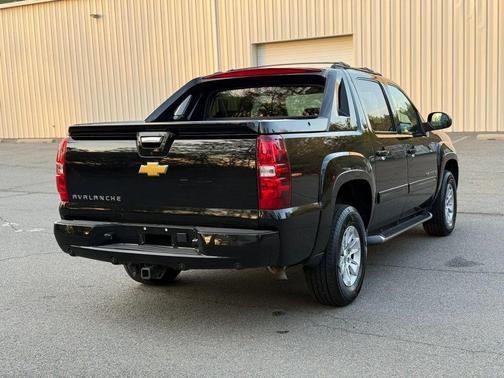 Black 2013 Chevrolet Avalanche LT