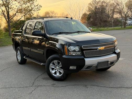 Black 2013 Chevrolet Avalanche LT
