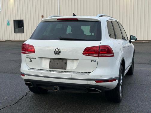 Pure White 2016 Volkswagen Touareg TDI Lux
