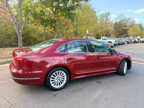 2016 Volkswagen Passat 1.8T SE