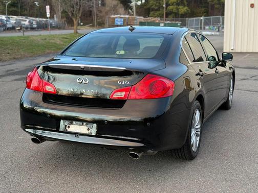 Black 2013 INFINITI G37x Base