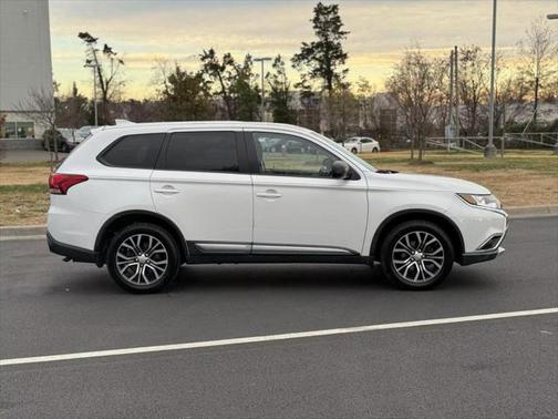 2017 Mitsubishi Outlander ES