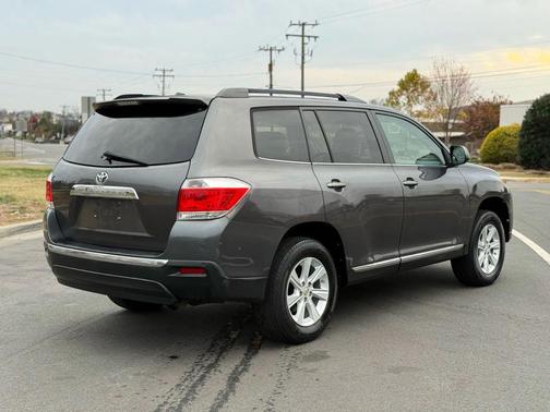 2012 Toyota Highlander SE