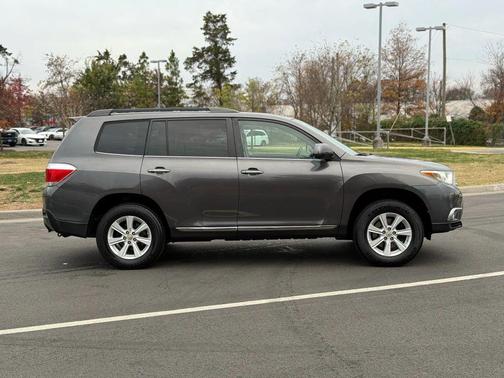 2012 Toyota Highlander SE