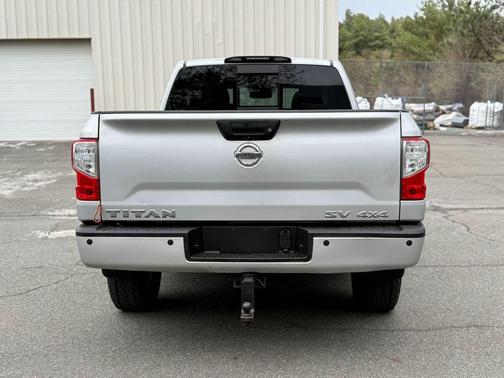 2017 Nissan Titan SV