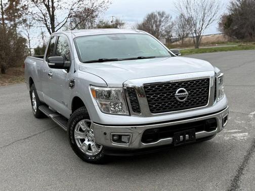 2017 Nissan Titan SV