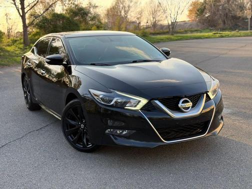 Black 2017 Nissan Maxima 3.5 SR