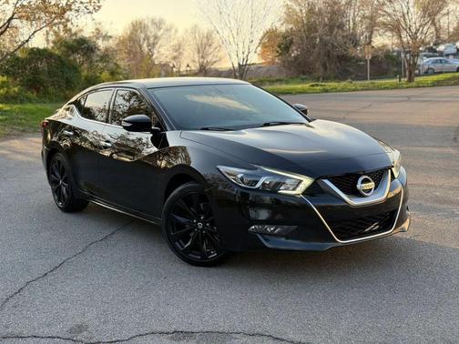 Black 2017 Nissan Maxima 3.5 SR