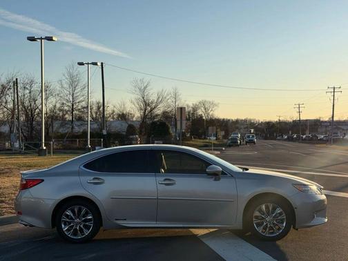 2015 Lexus ES 300h Base