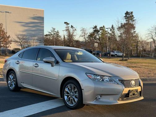 2015 Lexus ES 300h Base