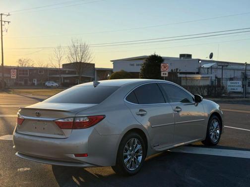 2015 Lexus ES 300h Base