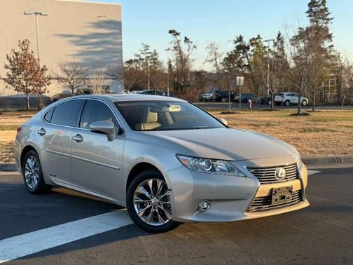 2015 Lexus ES 300h Base