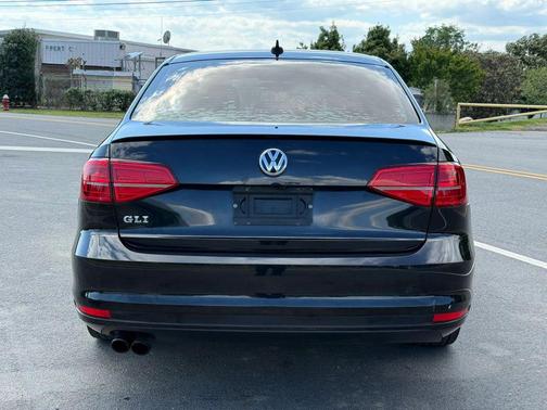 Deep Black Pearl 2015 Volkswagen Jetta Man SE