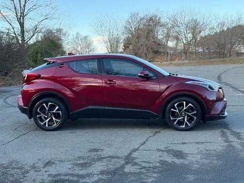 2018 Toyota C-HR XLE Sport Utility 4D