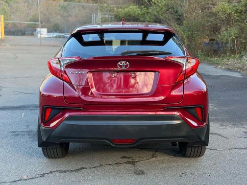 2018 Toyota C-HR XLE Sport Utility 4D