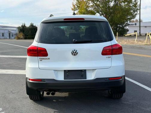 2016 Volkswagen Tiguan SE