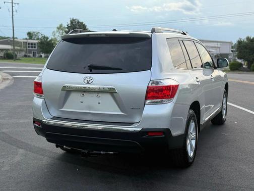 2011 Toyota Highlander SE