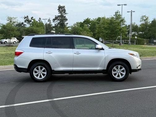 2011 Toyota Highlander SE