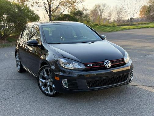 Deep Black Pearl Metallic 2013 Volkswagen GTI Driver's Edition