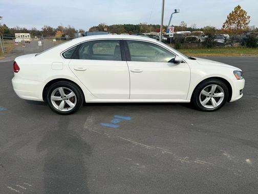 2012 Volkswagen Passat 2.5 SE
