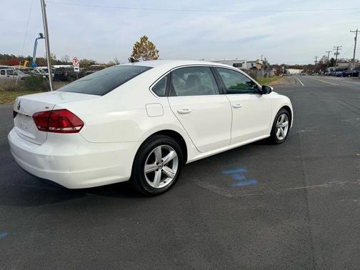 2012 Volkswagen Passat 2.5 SE