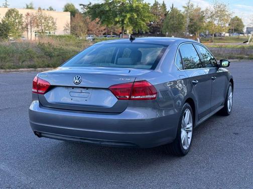 2014 Volkswagen Passat 1.8T Auto SE w/Sunroof & Nav