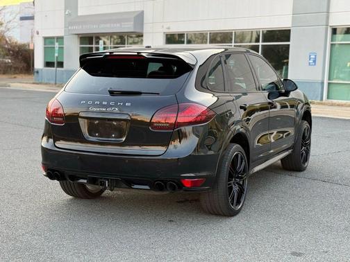 2013 Porsche Cayenne GTS