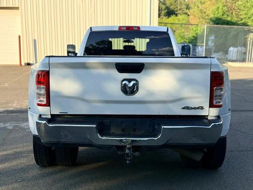 Bright White Clearcoat 2022 RAM 3500 Tradesman Crew Cab 4x4 8' Box