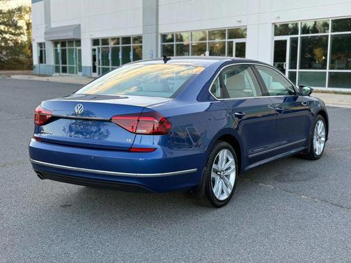 2017 Volkswagen Passat 1.8T SE w/Technology