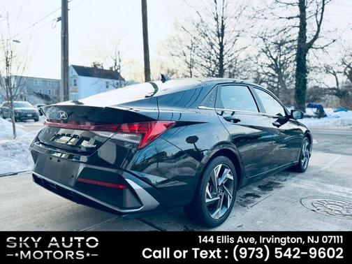 2024 Hyundai ELANTRA Limited