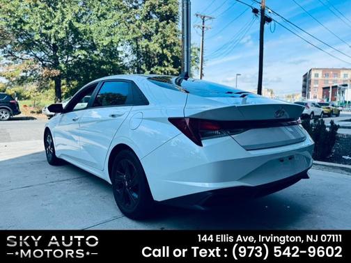 2022 Hyundai ELANTRA SEL