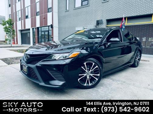 Midnight Black Metallic 2020 Toyota Camry SE