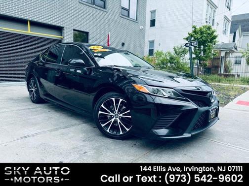 Midnight Black Metallic 2020 Toyota Camry SE