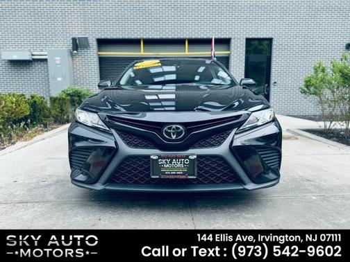 Midnight Black Metallic 2020 Toyota Camry SE
