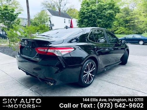 Midnight Black Metallic 2020 Toyota Camry SE