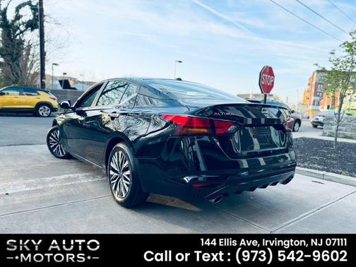 Super Black 2024 Nissan Altima 2.5 SV