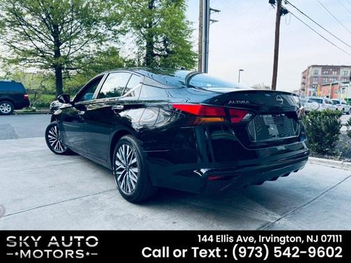 Super Black 2025 Nissan Altima SV FWD
