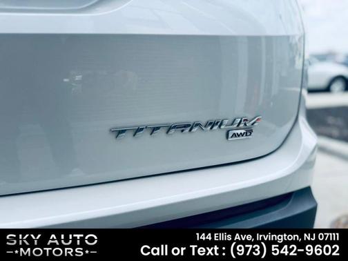 White Platinum Metallic Tri-Coat 2017 Ford Edge Titanium