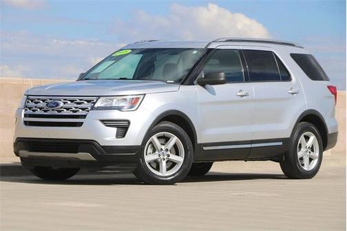Photo 2 of 35 of 2018 Ford Explorer XLT