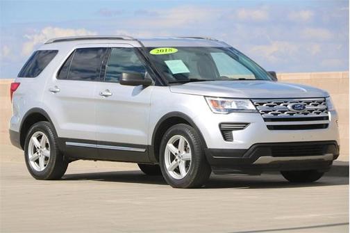 Photo 4 of 35 of 2018 Ford Explorer XLT