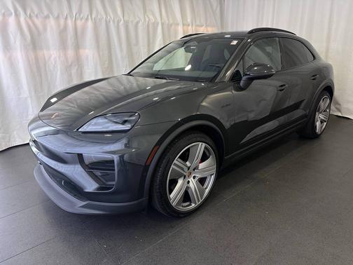 Volcano Grey Metallic 2025 Porsche Macan