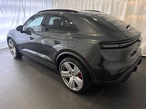 Volcano Grey Metallic 2025 Porsche Macan