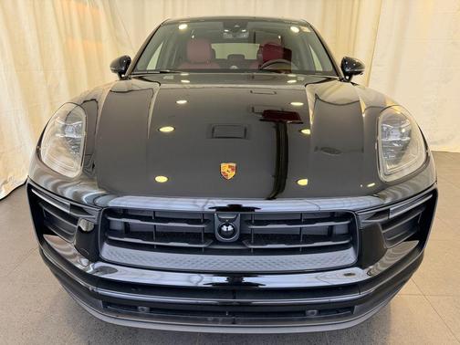 A1A1 2026 Porsche Macan Base