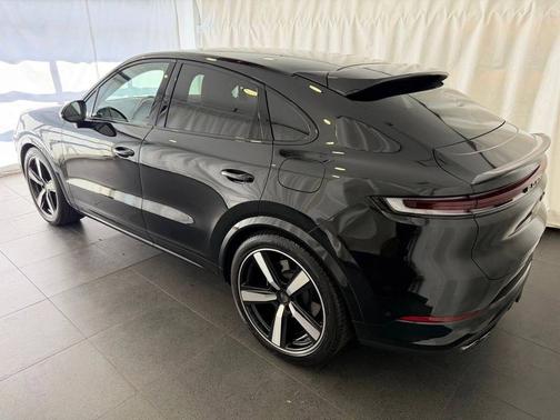 Chromite Black Metallic 2025 Porsche Cayenne
