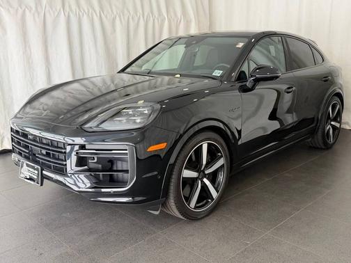 Chromite Black Metallic 2025 Porsche Cayenne