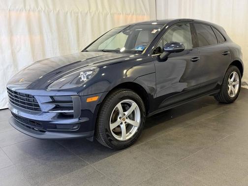 Night Blue Metallic 2020 Porsche Macan