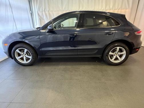 Night Blue Metallic 2020 Porsche Macan